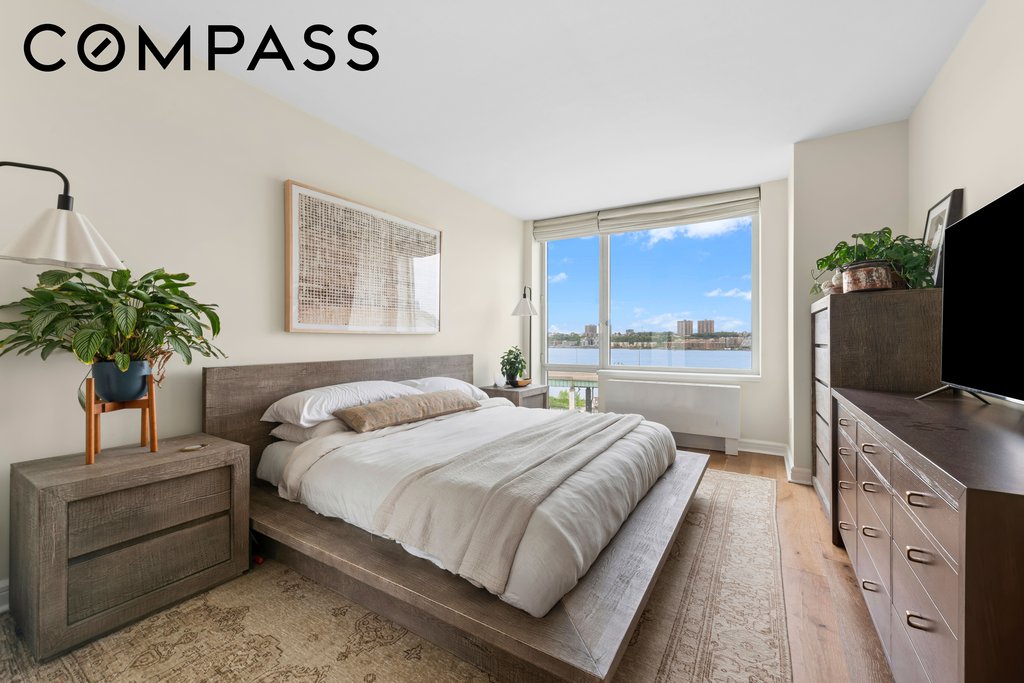 100 Riverside Boulevard, Unit 7G photo 4