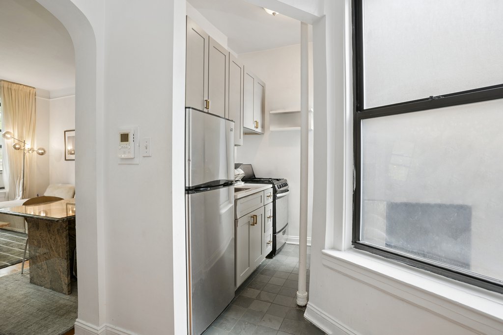 317 East 18th Street, Unit 4A photo 3