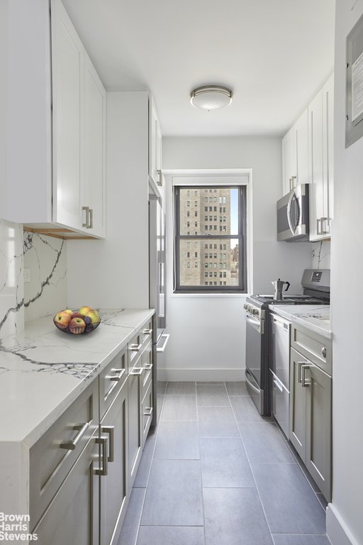 345 East 80th Street, Unit 14K photo 3