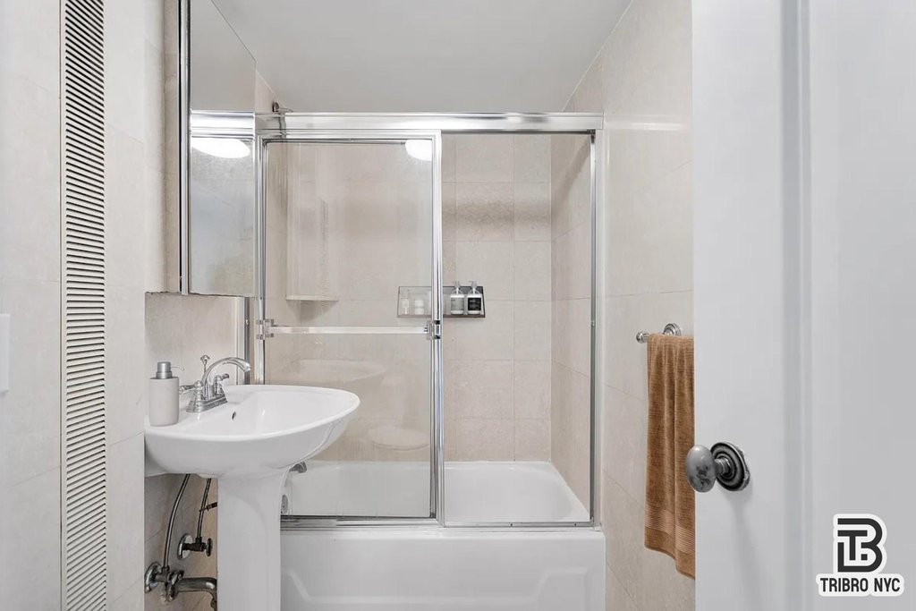 240 West 73rd Street, Unit 908 photo 3