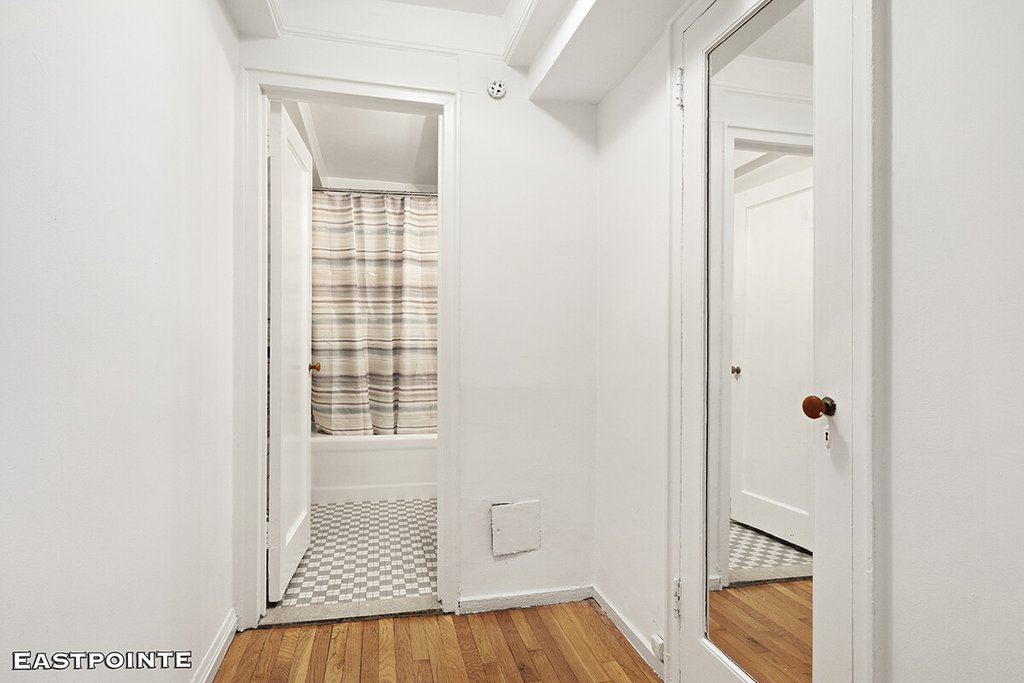 200 West 20th Street, Unit 1401 photo 4