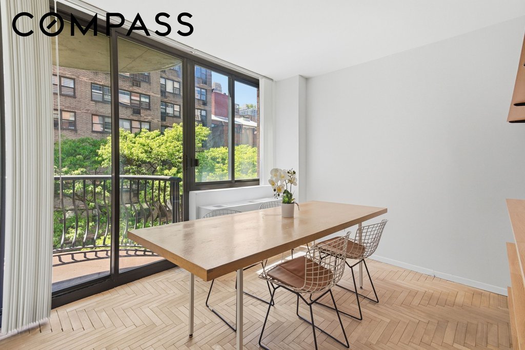 343 East 74th Street, Unit 5H photo 3
