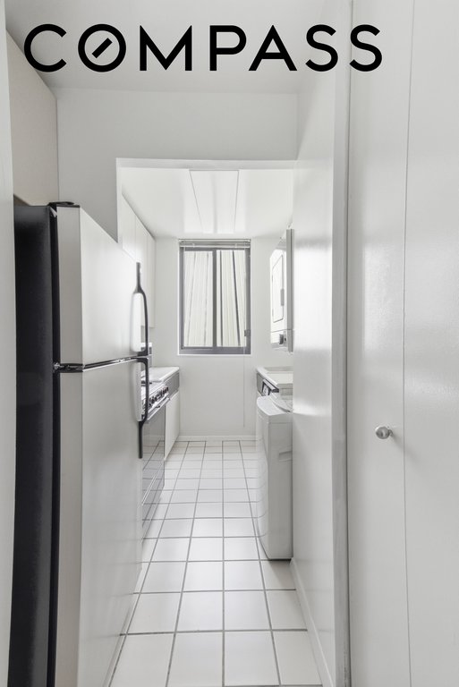 343 East 74th Street, Unit 5H photo 4