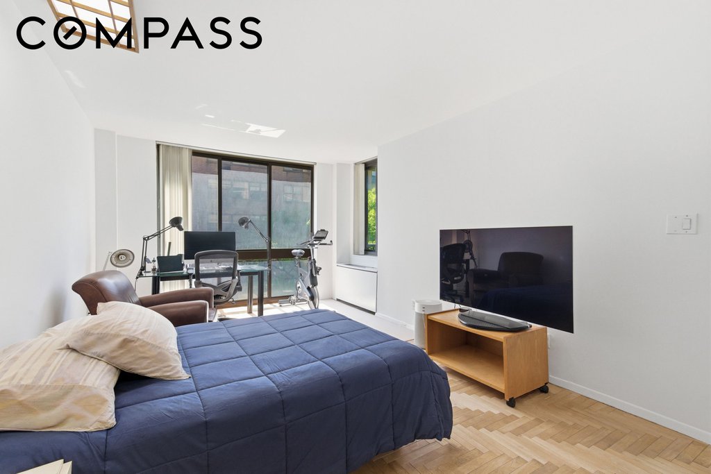 343 East 74th Street, Unit 5H photo 5