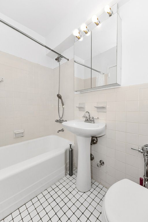 100-25 Queens Boulevard, Unit 2B