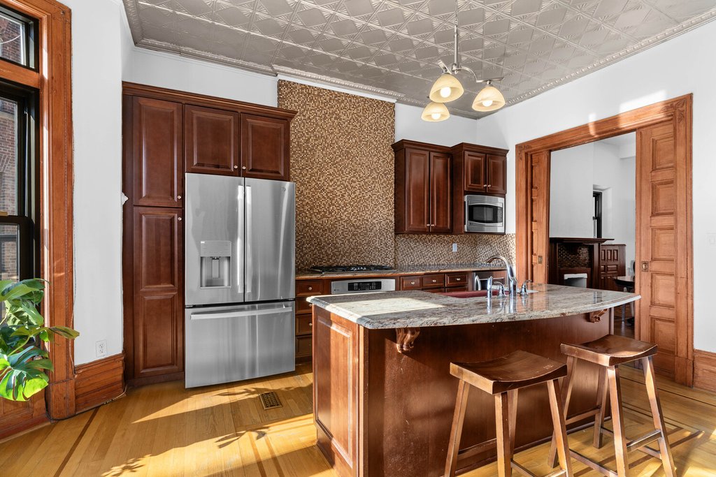954 Park Place – For Sale photo 5