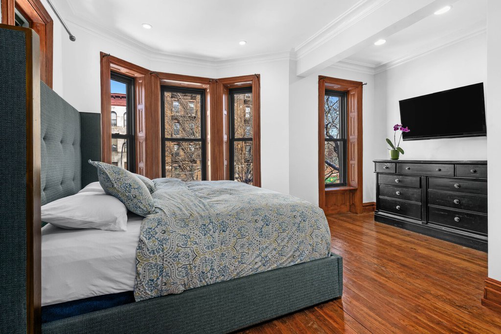 954 Park Place – For Sale photo 8