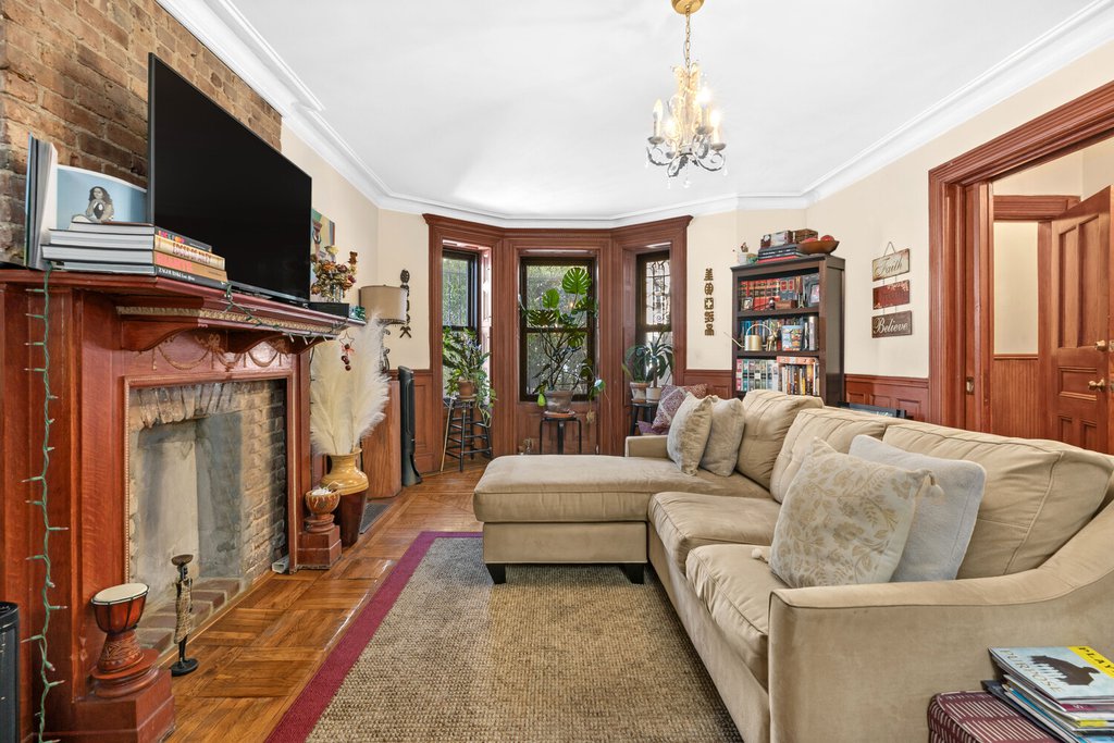 954 Park Place – For Sale photo 12