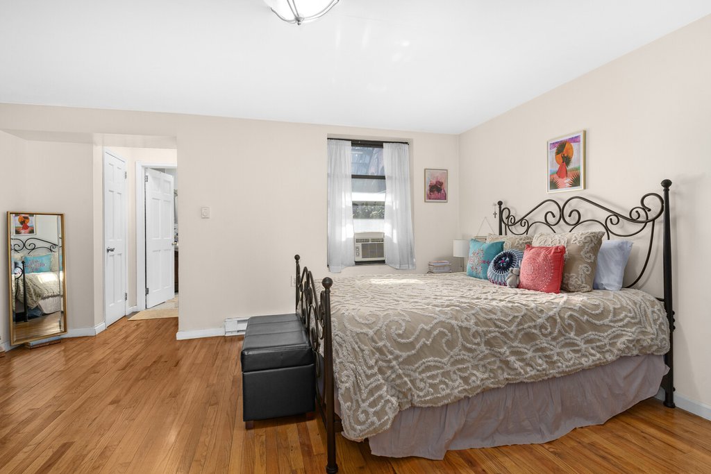 954 Park Place – For Sale photo 14