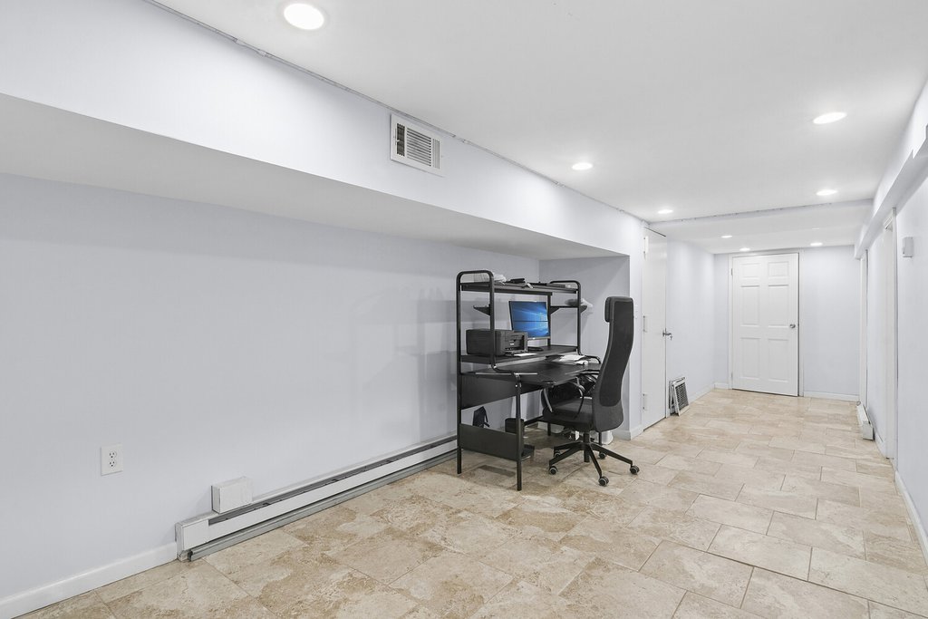 954 Park Place – For Sale photo 15