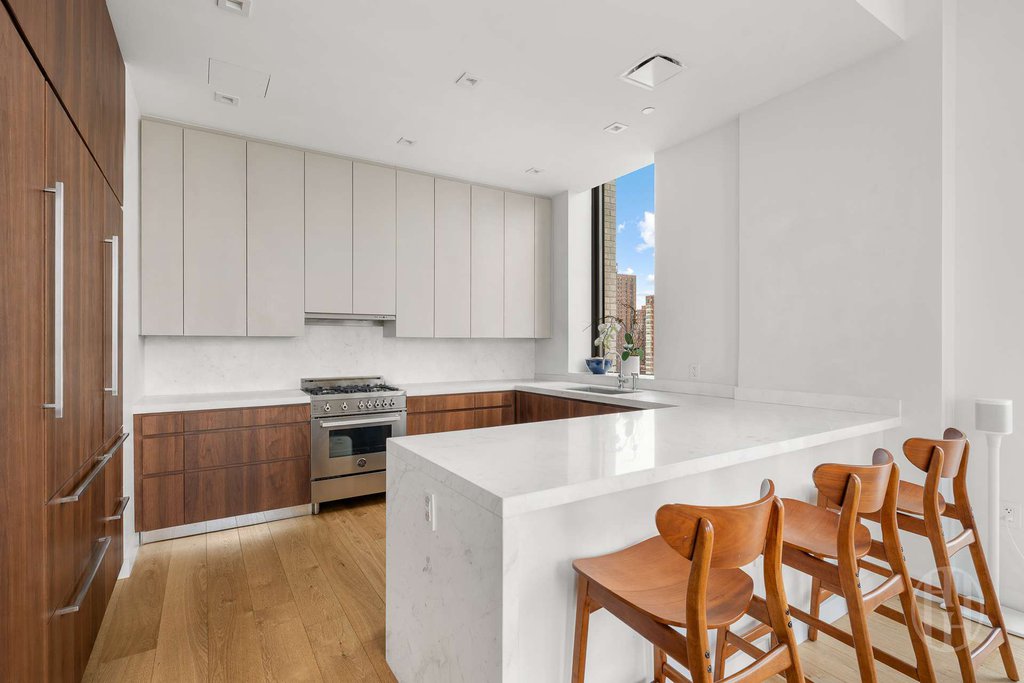 360 East 89th Street, Unit 22A photo 5