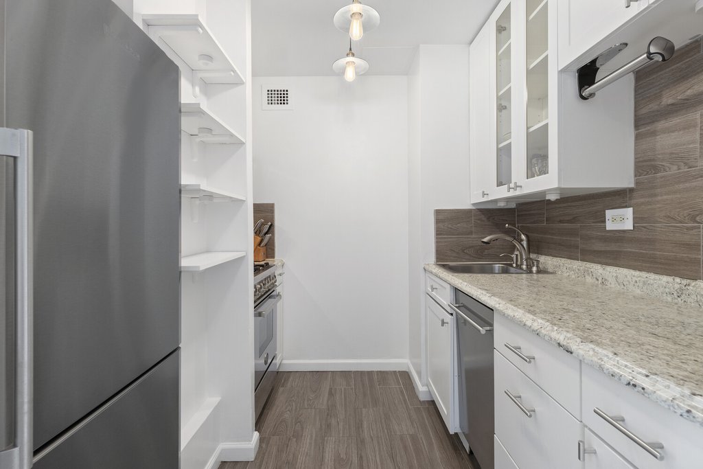 310 East 46th Street, Unit 18G photo 2