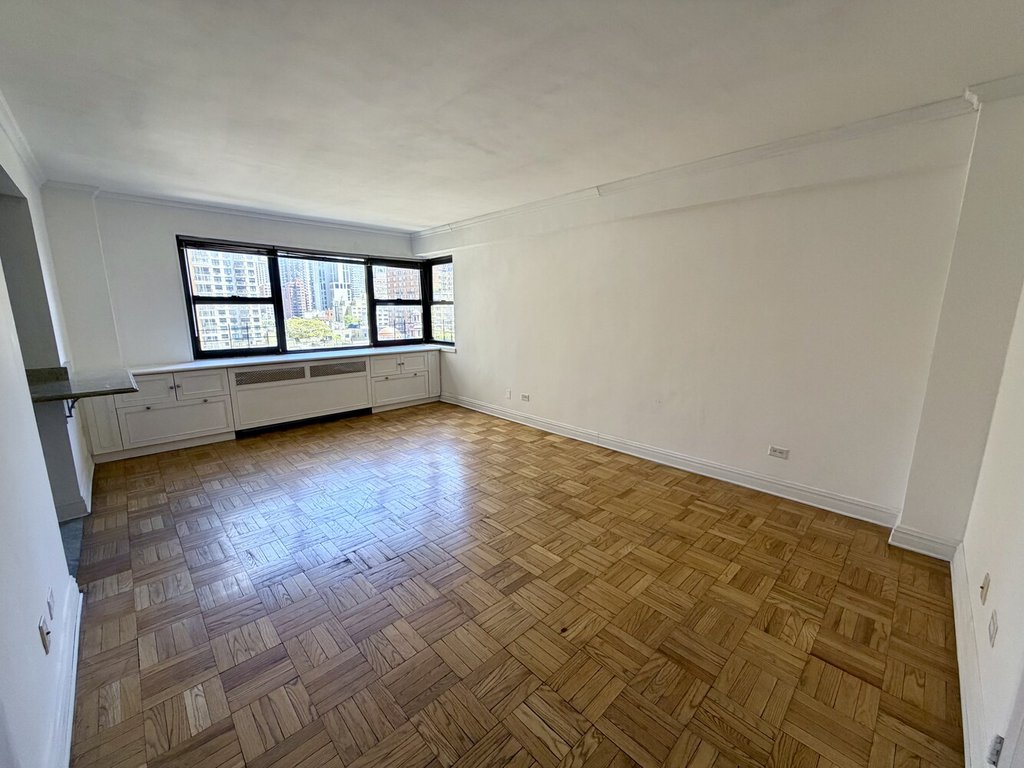 305 East 72nd Street, Unit 10A photo 2