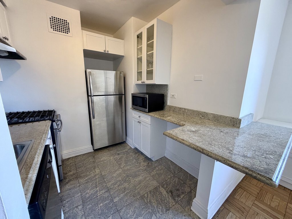 305 East 72nd Street, Unit 10A photo 4