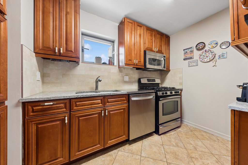 2 South End Avenue, Unit 9C photo 8