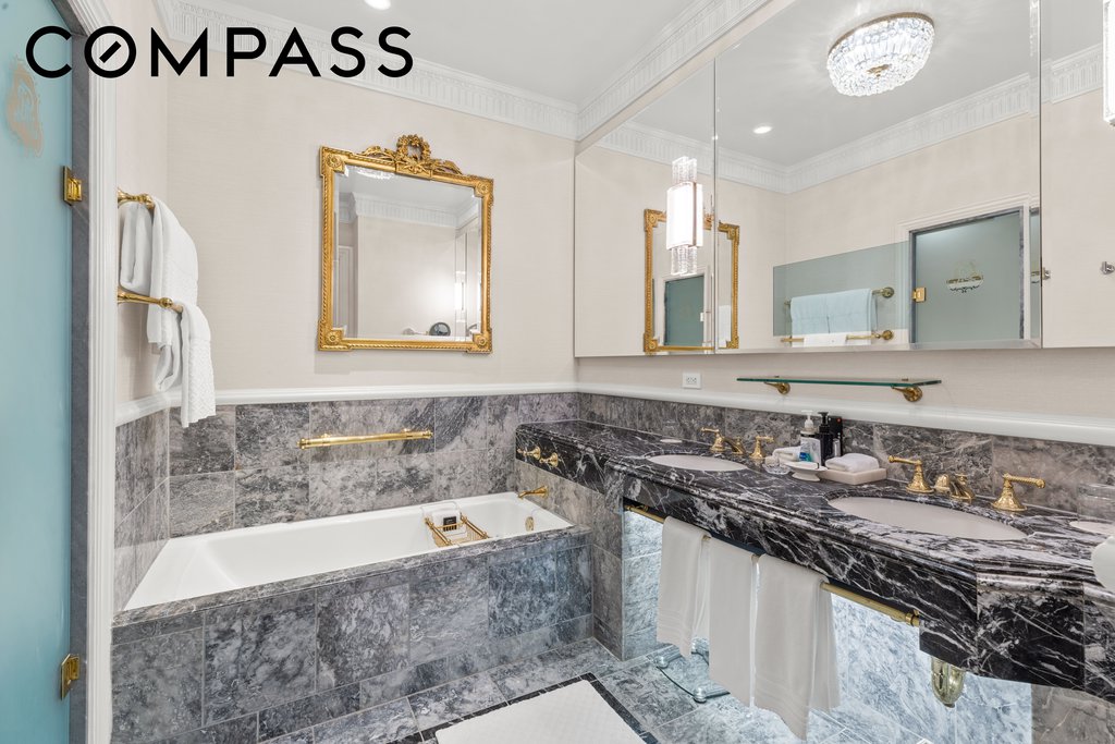 2 East 55th Street, Unit 821W18 photo 5