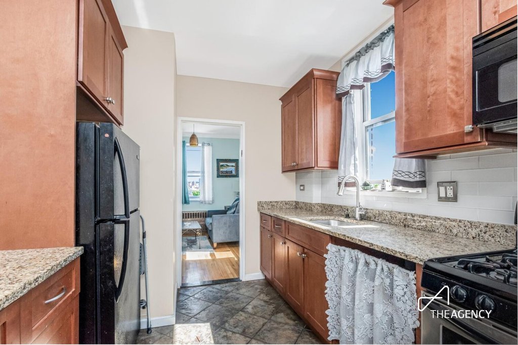 3050 Fairfield Avenue, Unit 8C photo 6