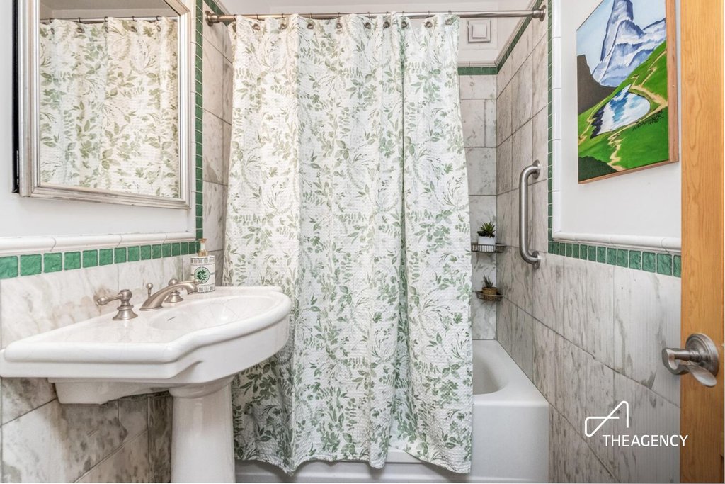 3050 Fairfield Avenue, Unit 8C photo 9