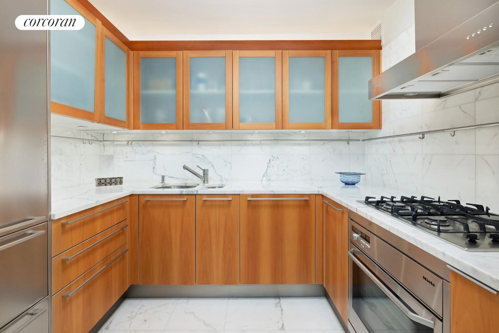 25 Columbus Circle, Unit 61G photo 7