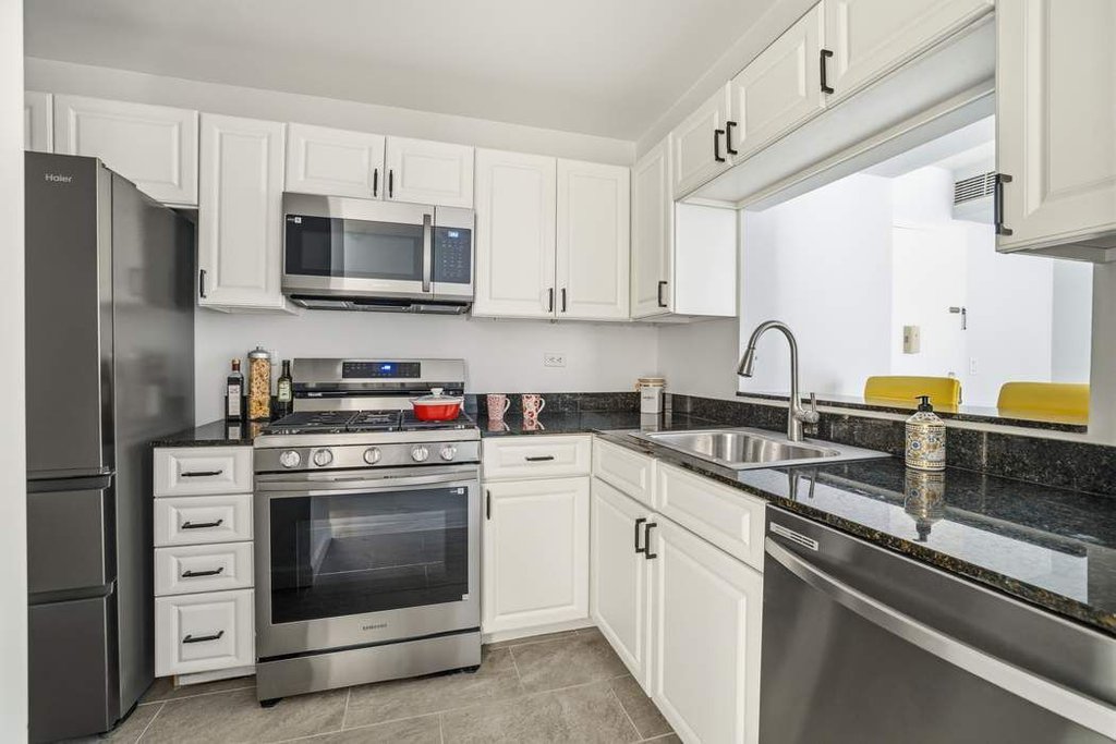1400 Fifth Avenue, Unit 3L photo 3