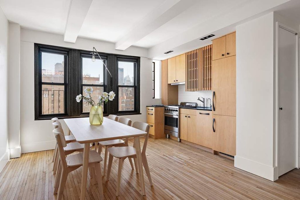 365 West 20th Street, Unit 12C photo 3
