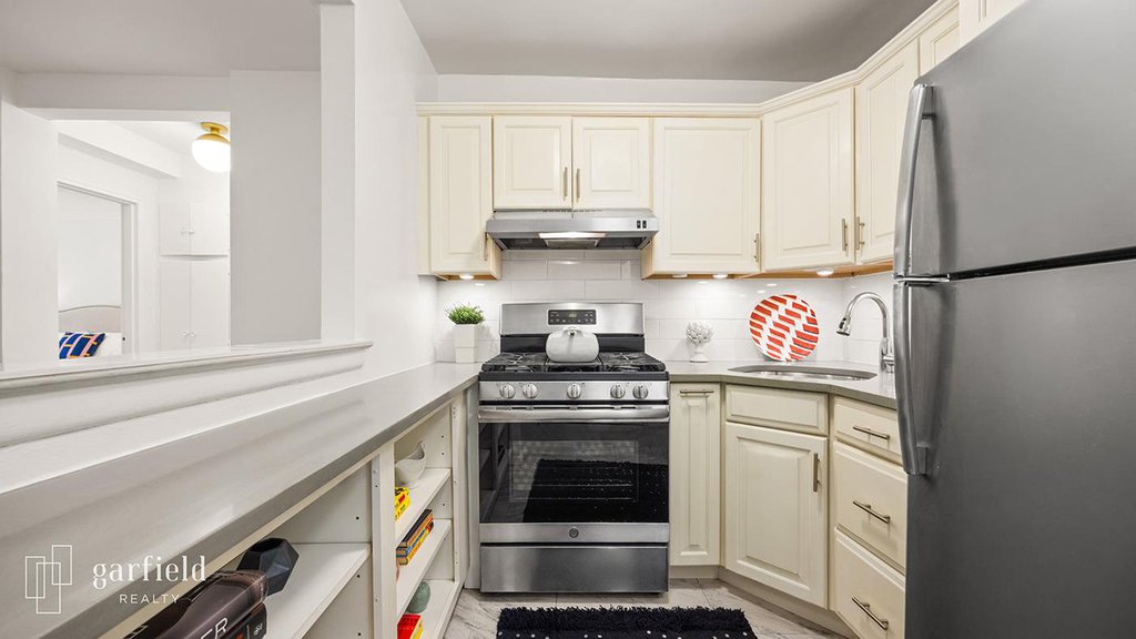 275 Webster Avenue, Unit 3F photo 7