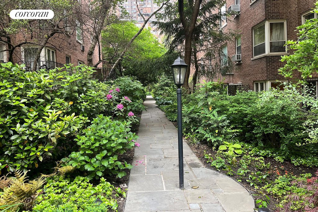 525 East 89th Street, Unit 1E photo 10