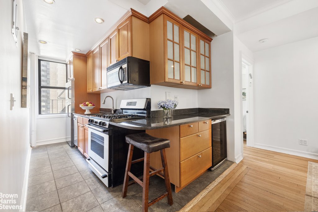 17 West 64th Street, Unit 8EF photo 3