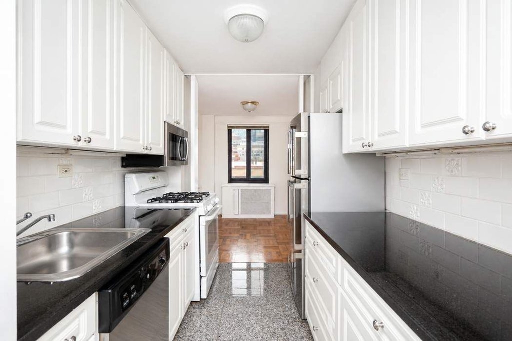 420 East 64th Street, Unit W9E photo 5