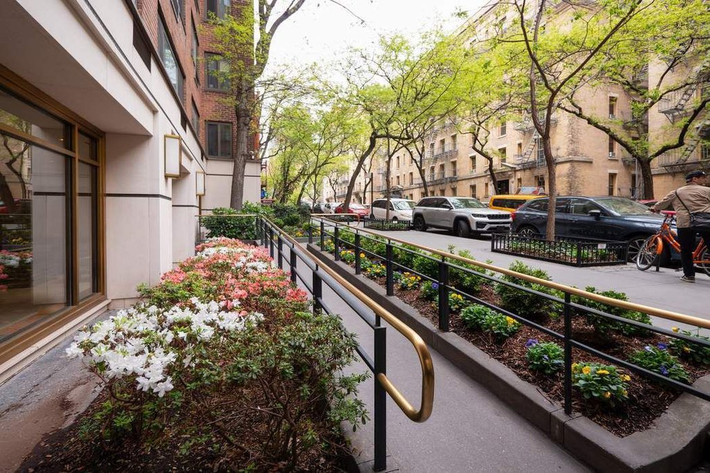 420 East 64th Street, Unit W9E photo 13