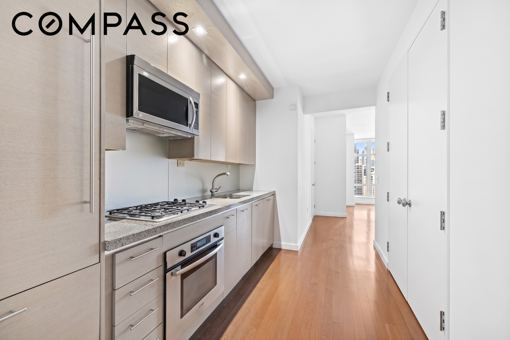 1600 Broadway, Unit 19F photo 3