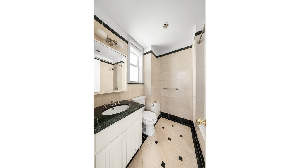 10 Gracie Square, Unit 11/12F photo 10
