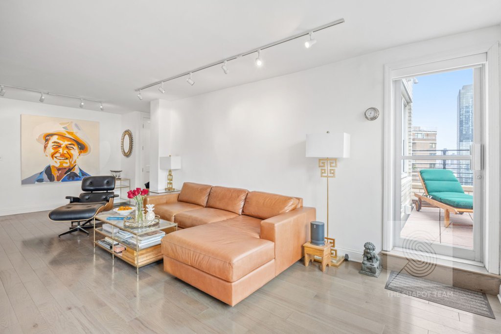 201 East 36th Street, Unit 19B photo 2