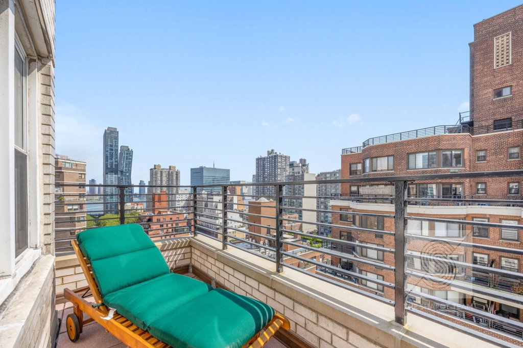 201 East 36th Street, Unit 19B photo 3