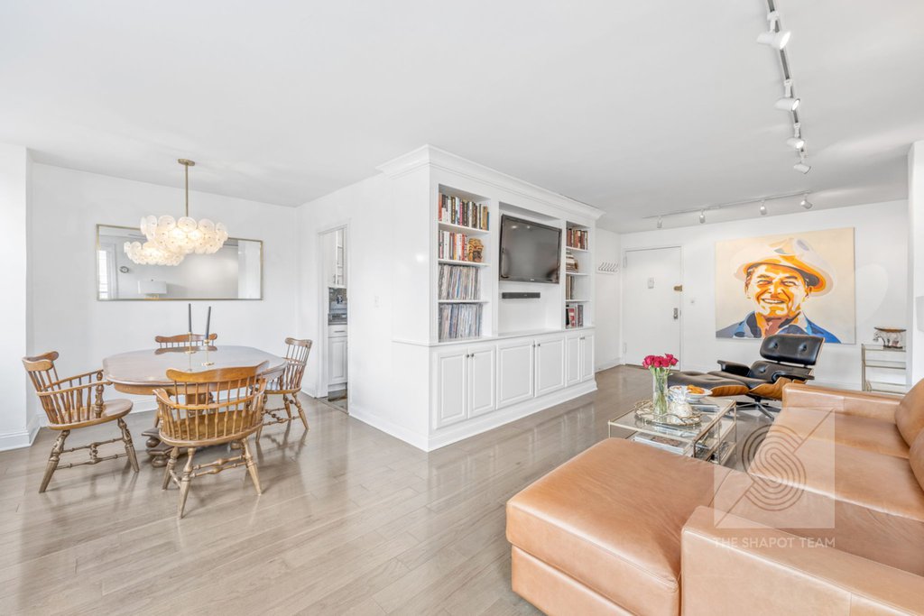 201 East 36th Street, Unit 19B photo 4
