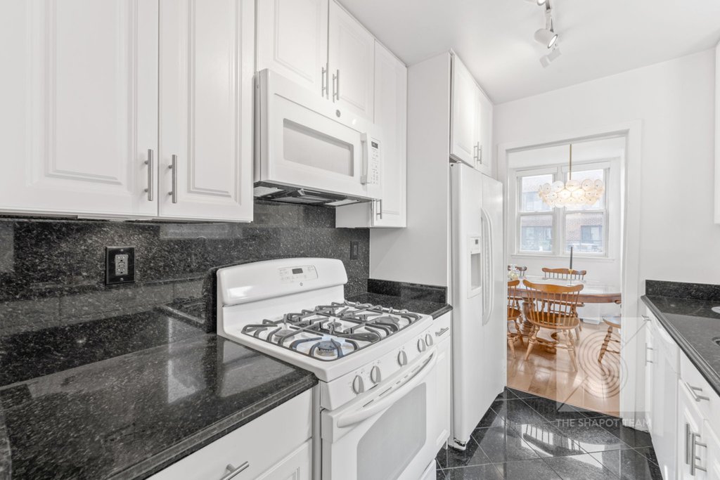 201 East 36th Street, Unit 19B photo 6