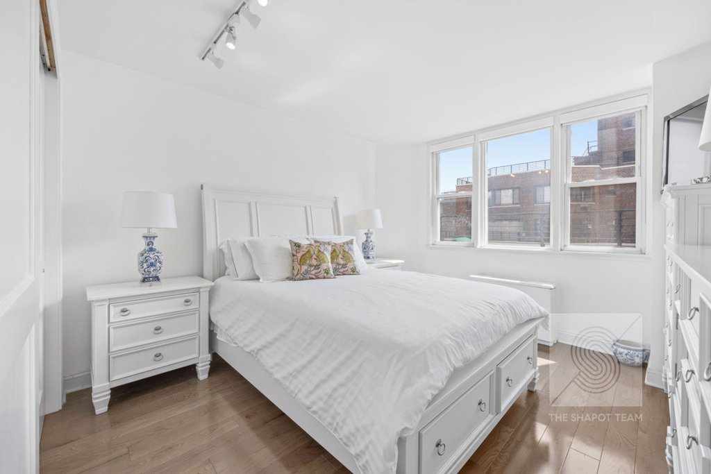 201 East 36th Street, Unit 19B photo 8