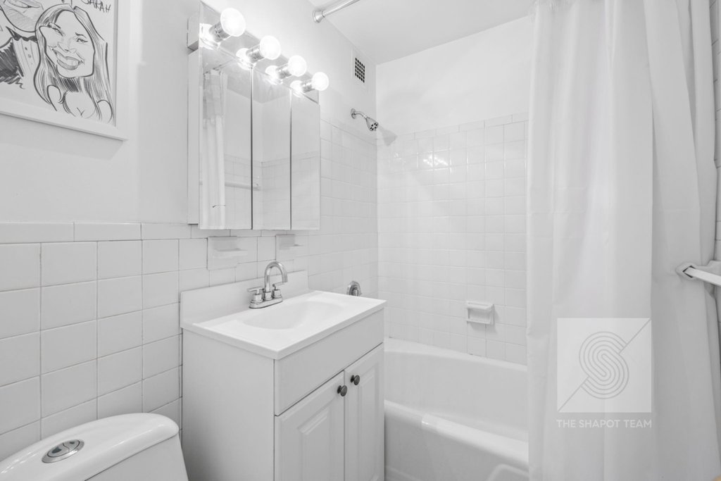 201 East 36th Street, Unit 19B photo 10