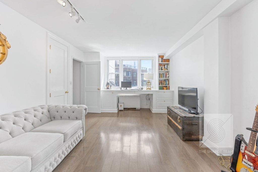 201 East 36th Street, Unit 19B photo 12
