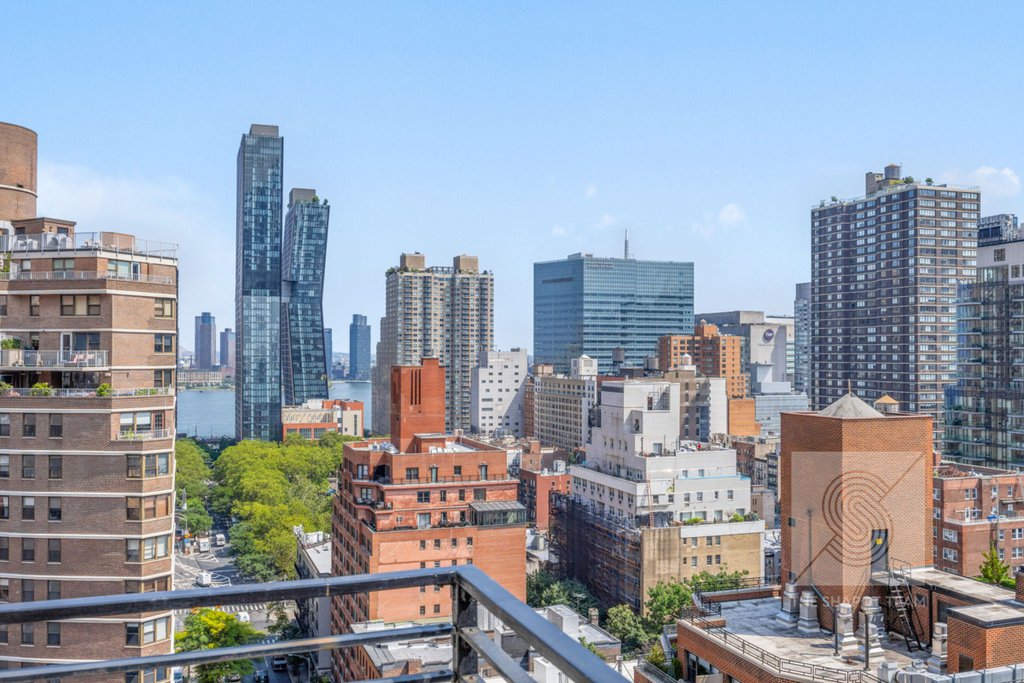 201 East 36th Street, Unit 19B photo 17