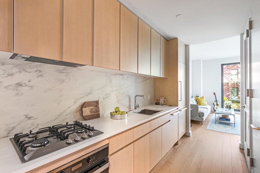 500 West 45th Street, Unit 603 photo 2