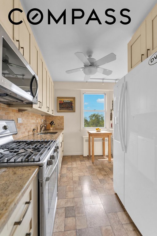 2621 Palisade avenue, Unit 11J photo 10