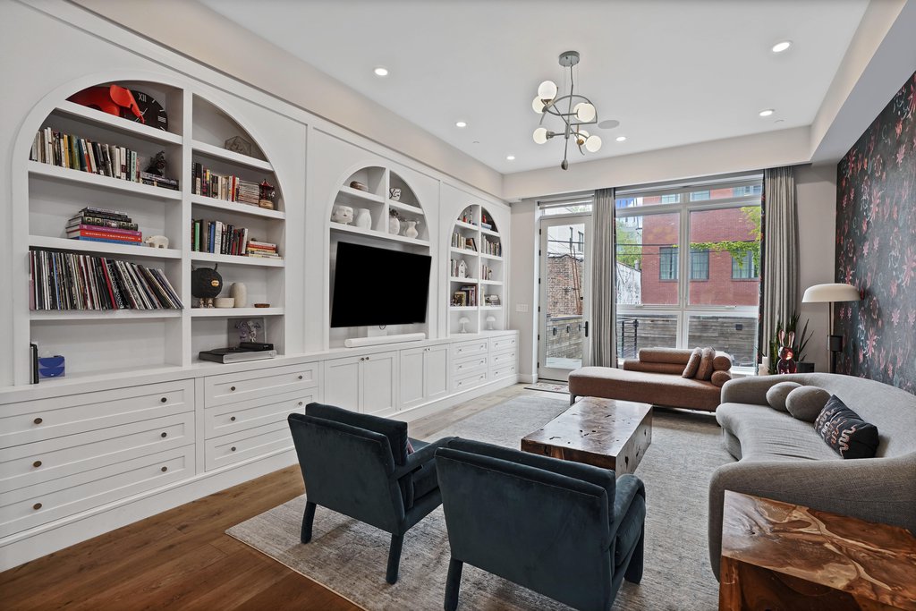 85 Calyer Street