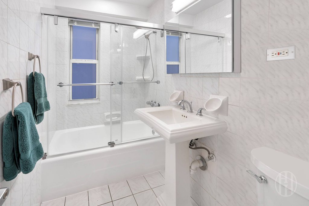155 East 34th Street, Unit 6R photo 6