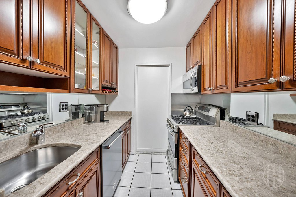 155 East 34th Street, Unit 6R photo 7