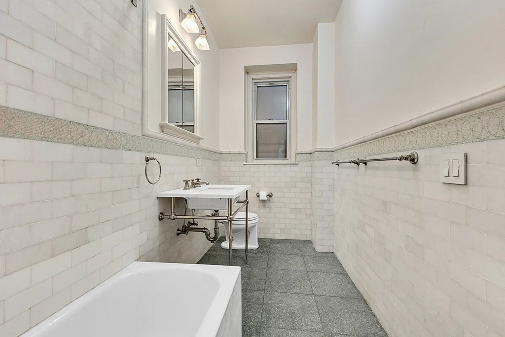 258 Riverside Drive, Unit 1CD photo 29