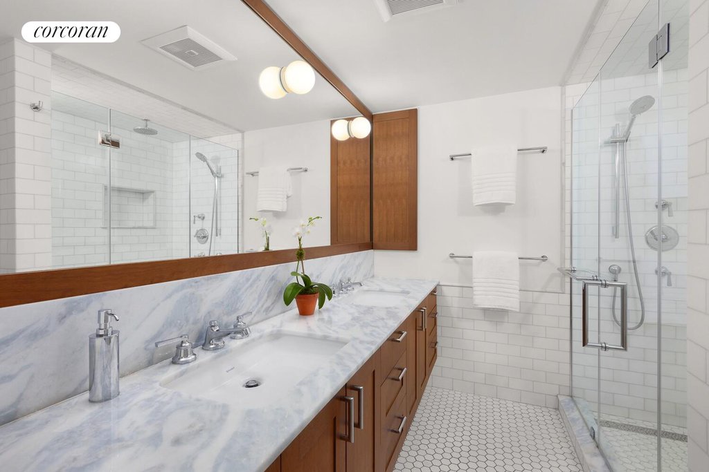 21 Bethune Street, Unit GARDEN photo 4