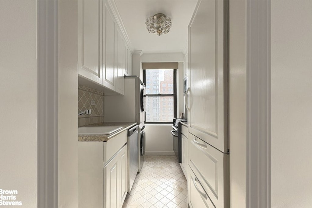235 East 73rd Street, Unit 8D photo 2