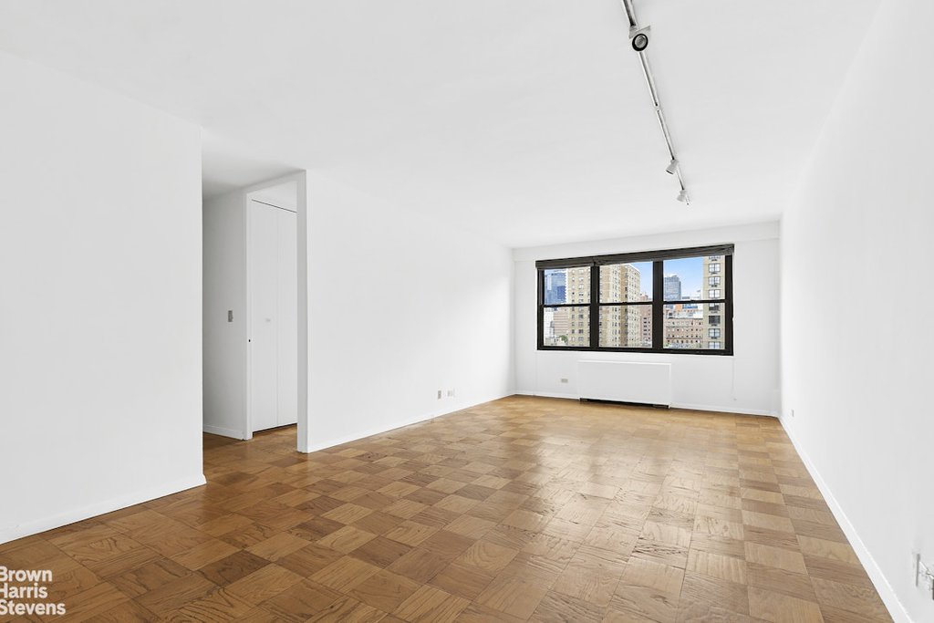 245 East 25th Street, Unit 12J photo 2