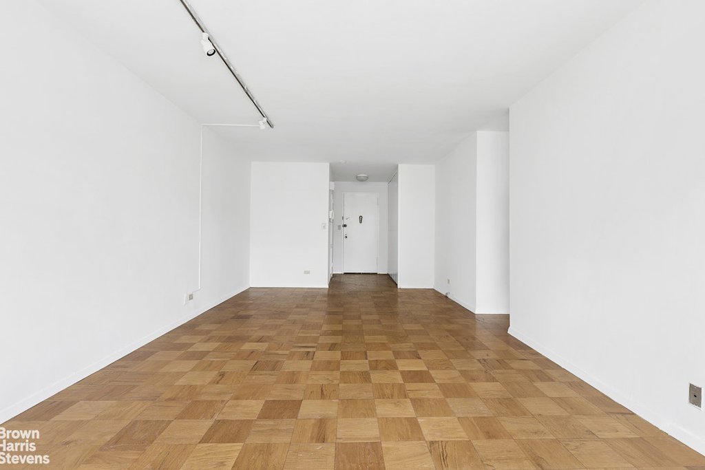 245 East 25th Street, Unit 12J photo 4